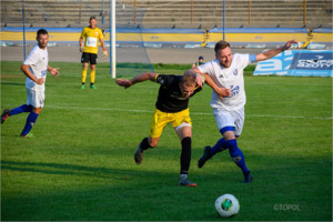 Mecz piłki nożnej Unia Tarnów – Lubań Maniowy