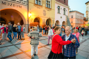 Wakacyjna potańcówka na Rynku