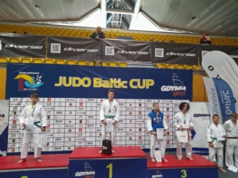 Maksymilian Marcinek (na najwyższym stopniu podium)