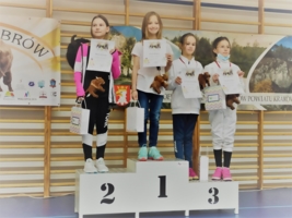 Łucja Klaper na najwyższym stopniu podium I Pucharu Żubrów w Skawinie