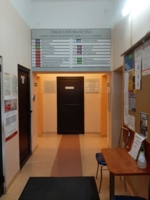 Na zdjęciu tablica informacyjna w środku budynku MZB