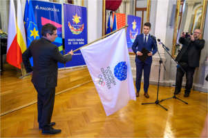 Przekazanie oficjalnej flagi IE 2023