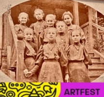 Fotografia pensjonariuszek Gimnazjum Żeńskiego Sióstr Urszulanek w Tarnowie, około 1930-1935, Archiwum Domu Tarnowskiego Urszulanek Unii Rzymskiej