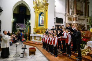 Kolędowanie przy żłóbku z Pueri Cantores Tarnovienses