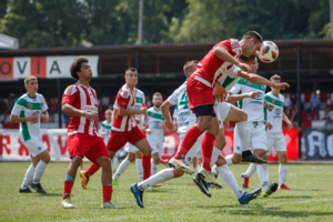 Mecz piłki nożnej Tarnovia - Okocimski Brzesko