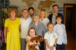 Wanda Skóra w otoczeniu najbliższych