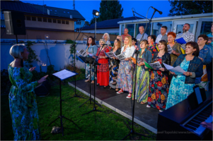 Muzyka na dachu - „TYLE SŁOŃCA W CAŁYM MIEŚCIE!”