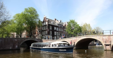 Tramwaj wodny w Amsterdamie