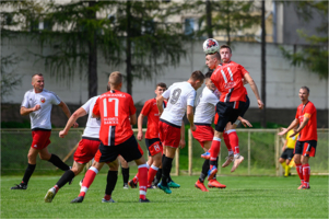 Mecz piłki nożnej - Tarnovia vs Barciczanka
