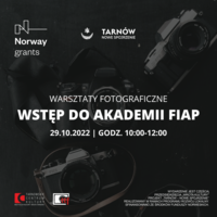 Plakat bezpłatnych warsztatów fotograficznych w TCK