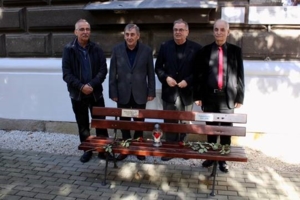 "Ławeczka pamięci" i czterej synowie Wiktorii Olszówki