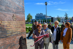 Odsłonięcie pamiątkowej tablicy w 100. rocznicę utworzenia w Tarnowie 5. Pułku Strzelców Konnych