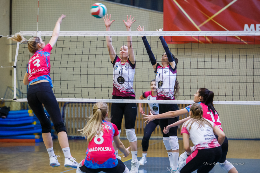 Mecz drugiej ligi siatkówki kobiet: UKS Jedynka Tarnów - Pogoń Proszowice