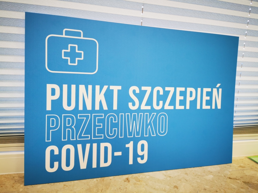Tablica punktu szczepień przeciwko COVID-19