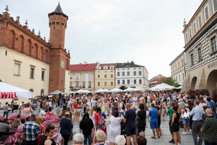 taneczny wieczór na rynku