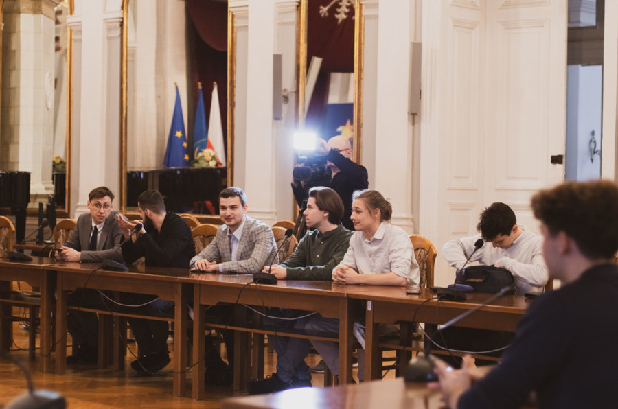 Spotkanie młodzieży w Sali Lustrzanej