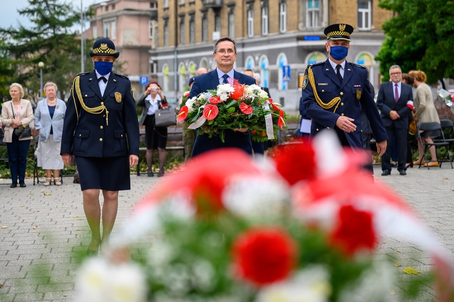 Złożenie kwiatów przy Pomniku Ofiar Stalinizmu