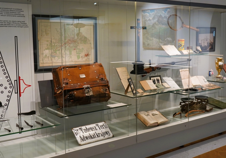 Fragment wystawy „Gdy przedmiot staje się zabytkiem. Nowości w zbiorach Muzeum Ziemi Tarnowskiej”