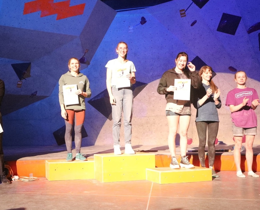Daria Nawój na najwyższym stopniu podium zawodów boulderingowych Boulder Fabrykacja 2024