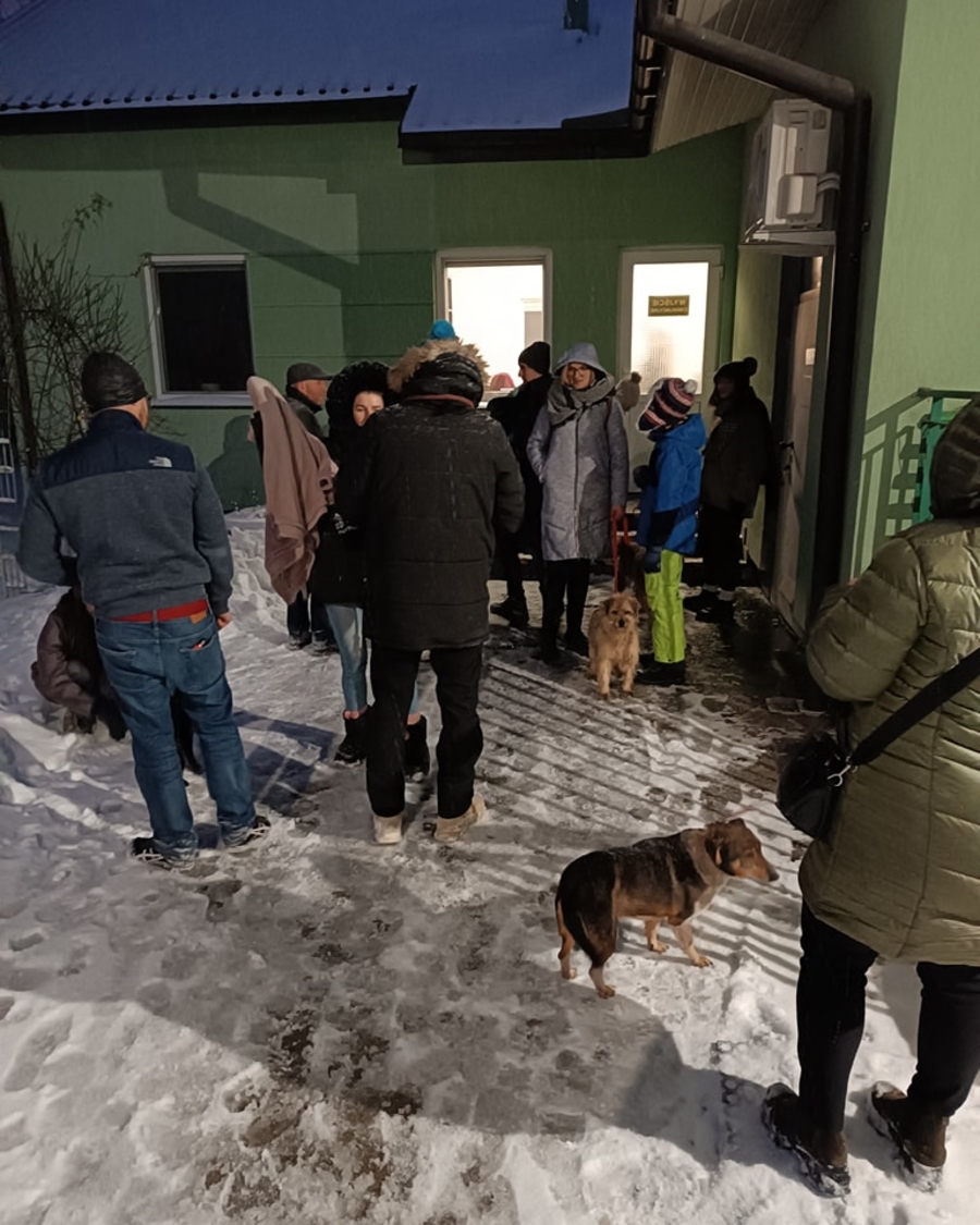 kolejki przed Azylem po ogłoszeniu Akcji Mrozy