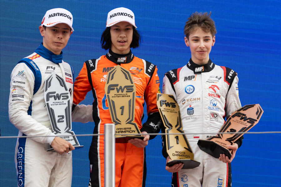 Maciej Gładysz (pierwszy z prawej) na podium Formula Winter Series