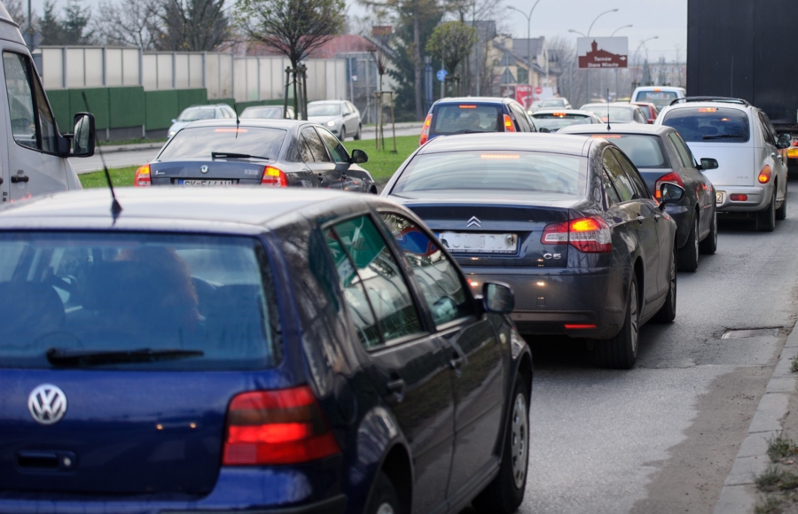 Ruch samochodowy na ulicy