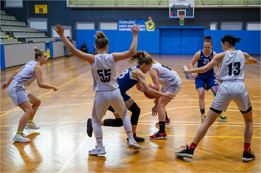 Mecz II ligi koszykówki kobiet: MKS Pałac Młodzieży Tarnów - SKF Jura Basket Zabierzów