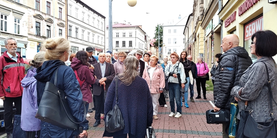 Uczestnicy spaceru po Grabówce