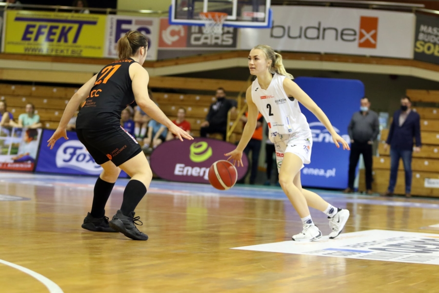 Przy piłce Wiktoria Kuczyńska