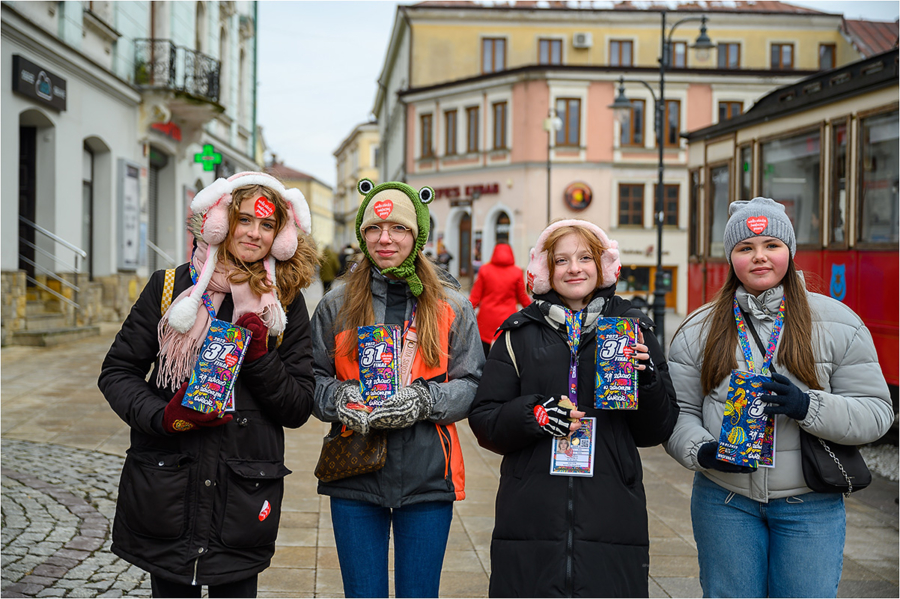 Wolontariuszki Wielkiej Orkiestry Świątecznej Pomocy