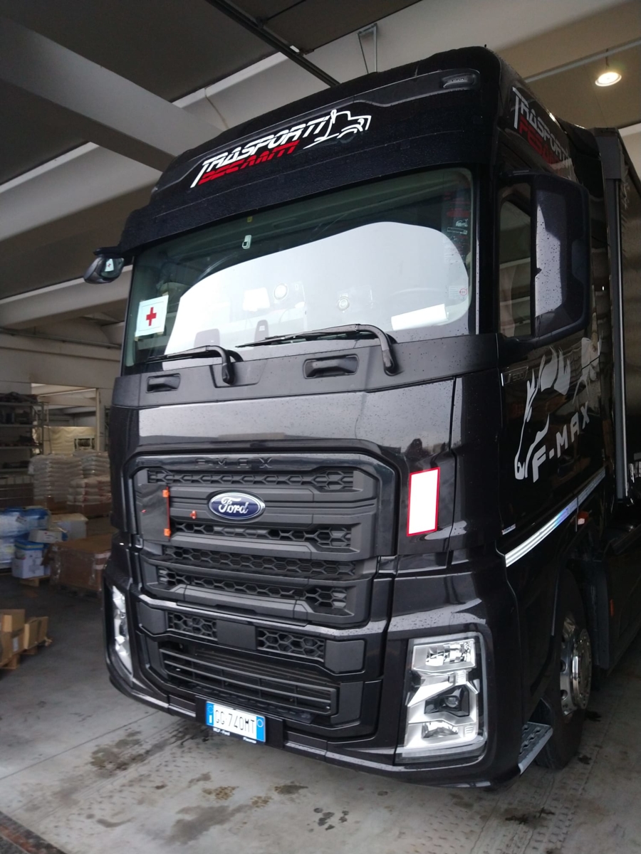 tir z darami z Włoch