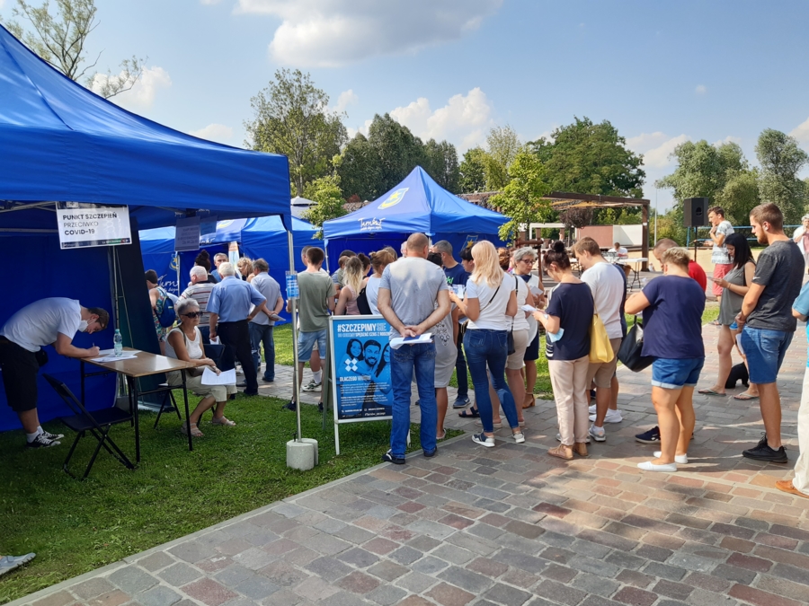 Plenerowy punkt szczepień na Kantorii