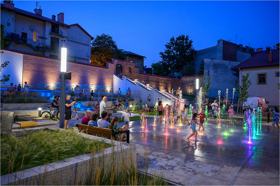 Fontanna na placu ks. Kpt Piotra Gajdy