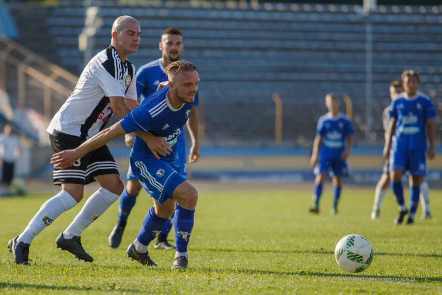 Mecz piłki nożnej: Unia Tarnów - Metal Tarnów