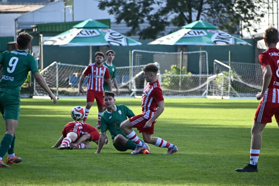 Mecz piątej ligi piłki nożnej: Okocimski Brzesko - Tarnovia