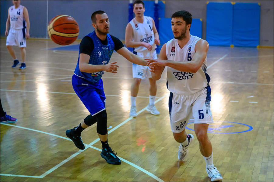 Mecz drugiej ligi koszykówki mężczyzn: Unia Tarnów - SKF Jura Basket Zabierzów