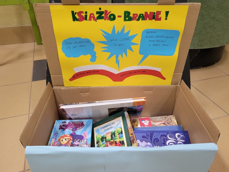 zbiórka książek w Pałacu Młodzieży