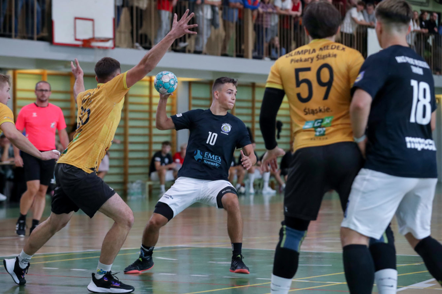Mecz drugiej ligi piłki ręcznej: Emes Security MKS PM Tarnów - Olimpia Medex II Piekary Śląskie