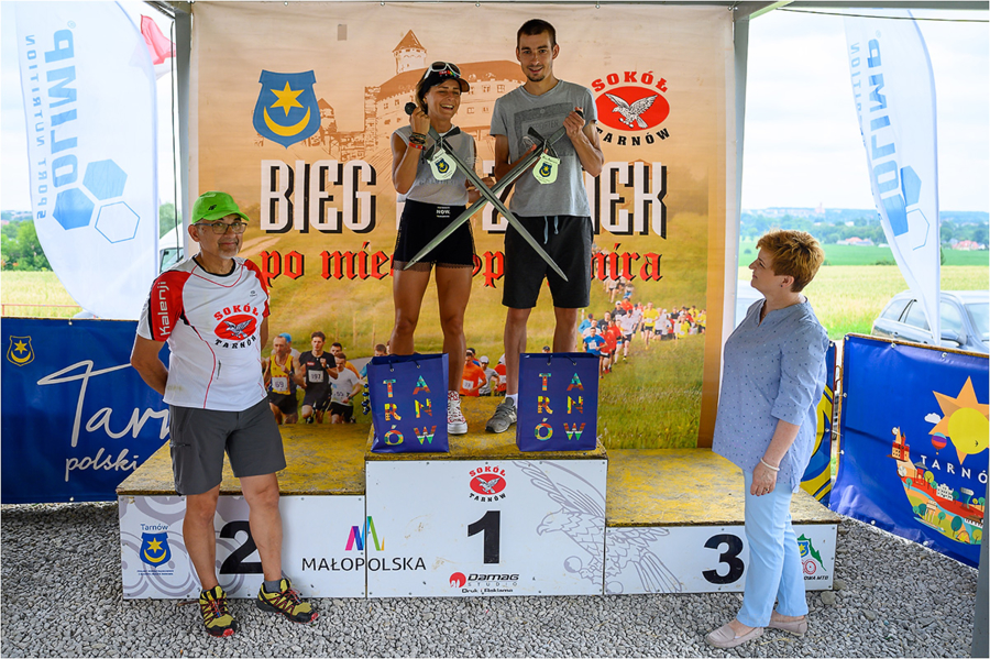 Najlepsi zawodnicy VIII Biegu na Zamek po Miecz Spycimira